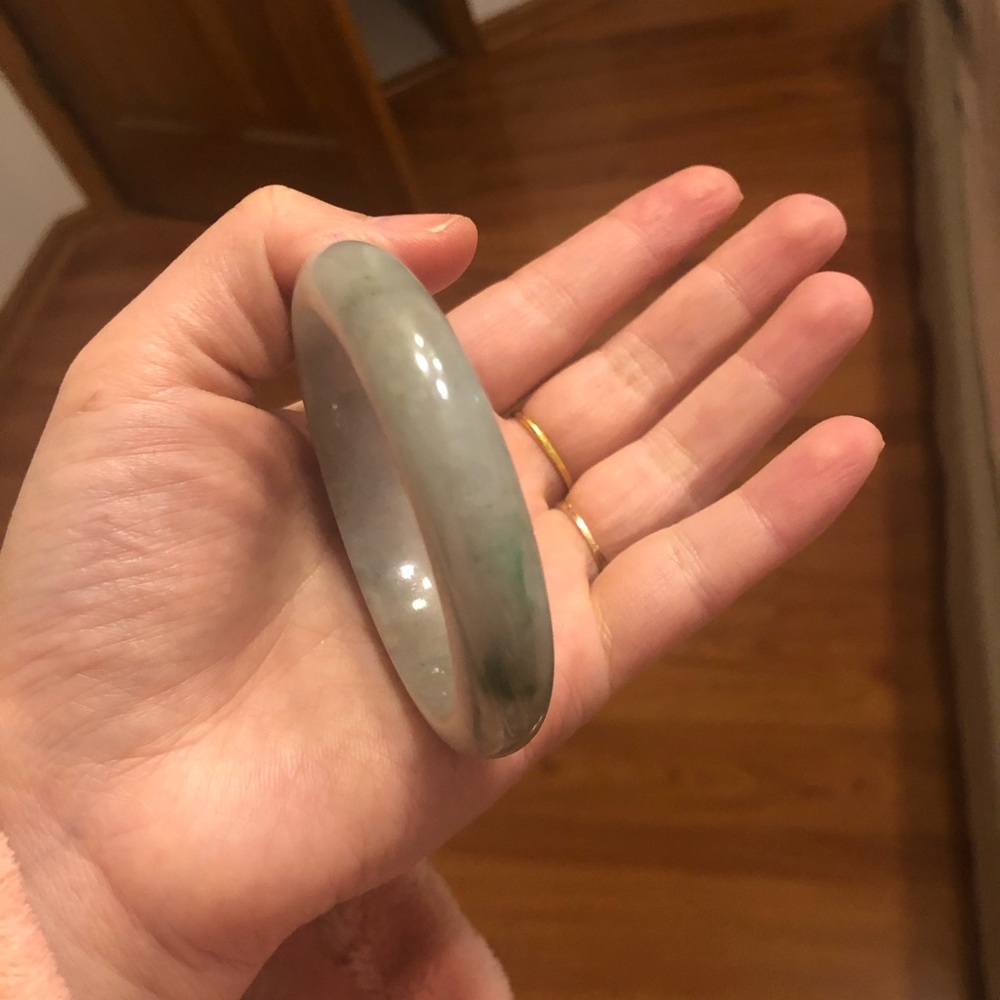 Jade bangle - Picture 9 of 16